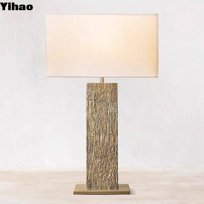 Yihao OEM Custom Vintage Solid Brass LED Desk Lamp với ánh sáng trắng ấm áp 2700K và thiết kế hiện đại