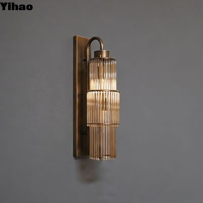 Đèn tường bằng vật liệu đồng với ánh sáng trắng ấm 2700K và tuổi thọ 30000 giờ